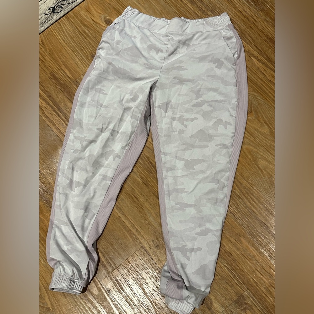 Athleta camo joggers size 10